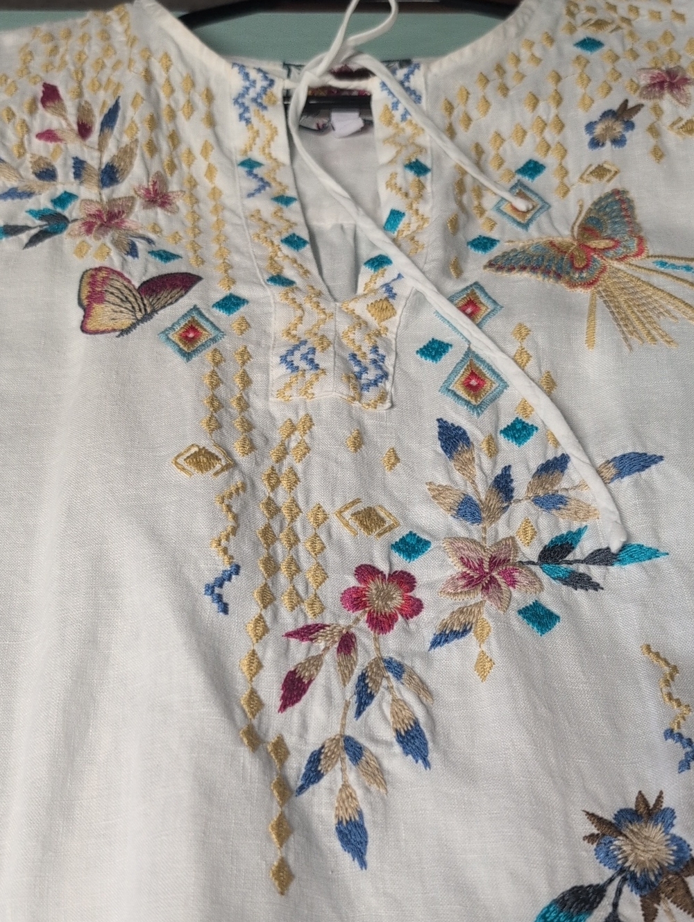 Johnny Was Mariposa White Linen Top. - Picture 5 of 10